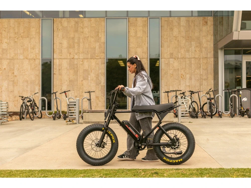 Troxus Trax LT iQ vs Macfox X1S: Connected Convenience or Direct Daily Riding?