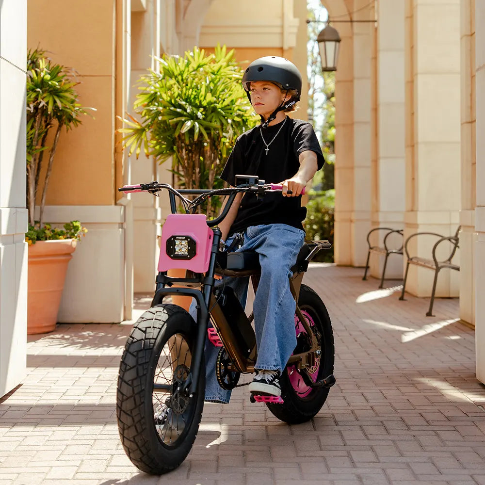 The bike frame is carefully designed to support a natural riding posture, protecting the developing spine of youth while effectively reducing fatigue during long rides. This ensures both comfort and safety for the rider.