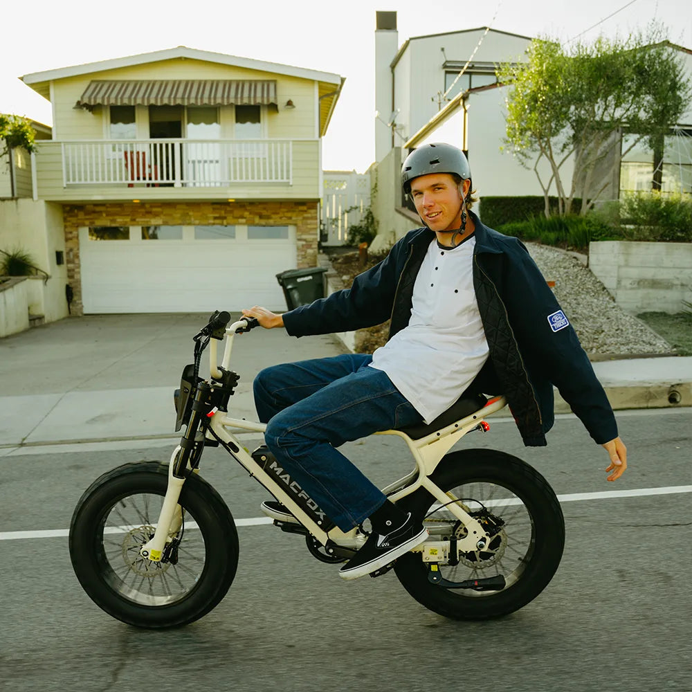 The bike frame is carefully designed to support a natural riding posture, protecting the developing spine of youth while effectively reducing fatigue during long rides. This ensures both comfort and safety for the rider.