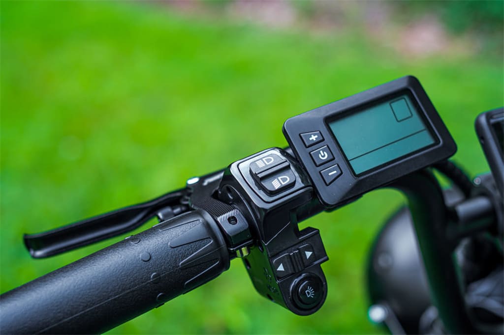 Electric Bike Twist Throttle or Thumb Throttle – Which One Is Right for You?