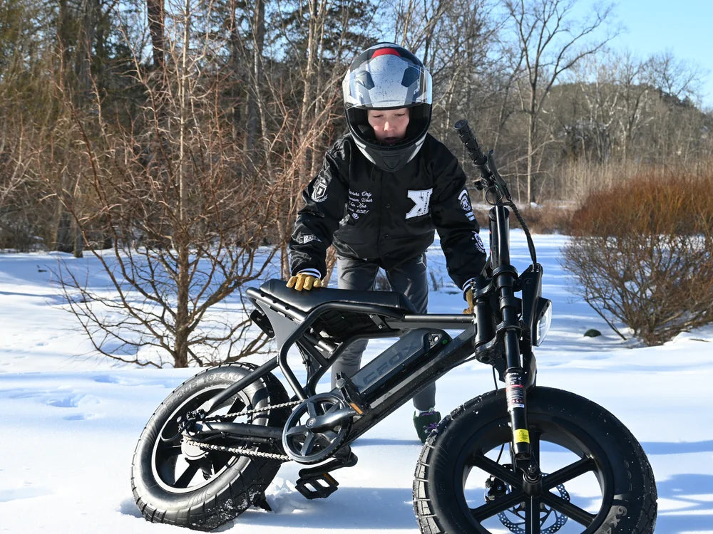articles/macfox-m16-black-electric-bike-snowy-boy-outdoor-ride-002.webp