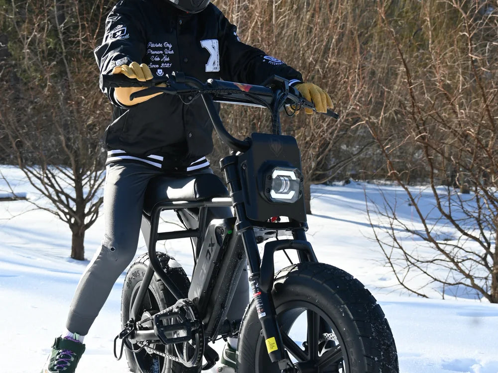 articles/macfox-m16-black-electric-bike-snowy-boy-outdoor-ride-005.webp