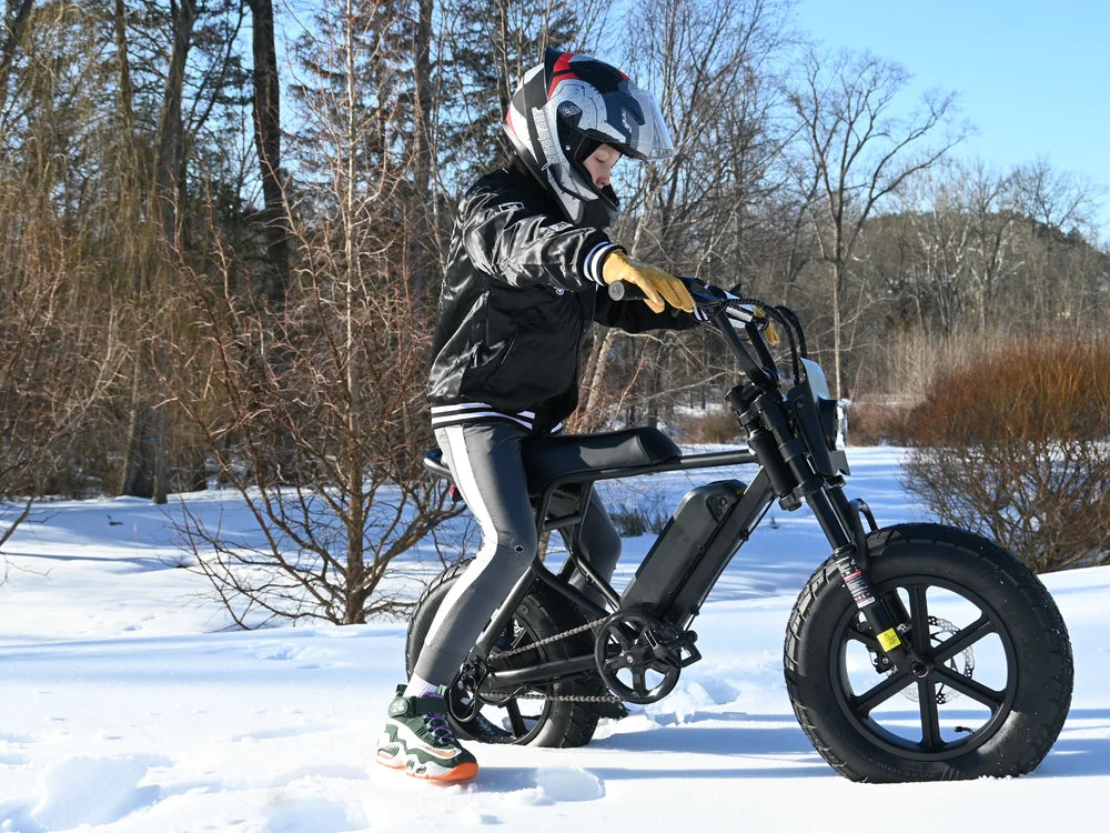 articles/macfox-m16-black-electric-bike-snowy-boy-outdoor-ride-007.webp