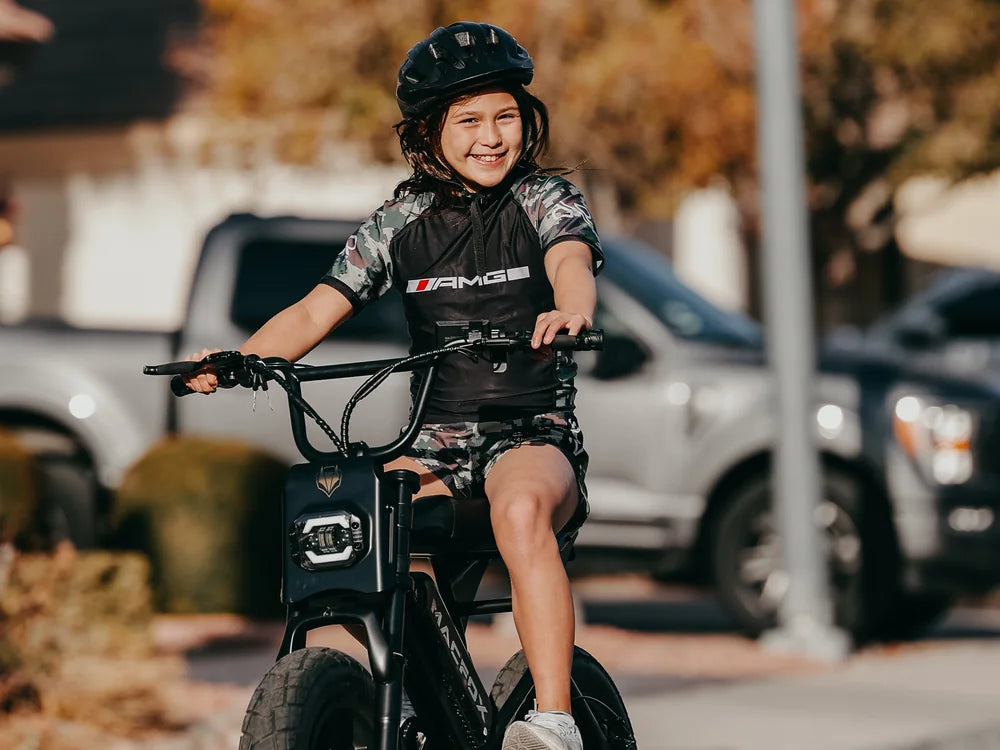 articles/macfox-m16-black-electric-bike-young-girl-outdoor-ride-018.webp