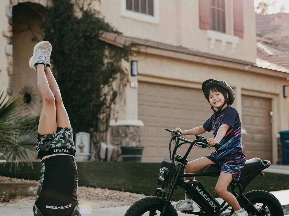 articles/macfox-m16-black-electric-bike-young-girl-outdoor-ride-026.webp