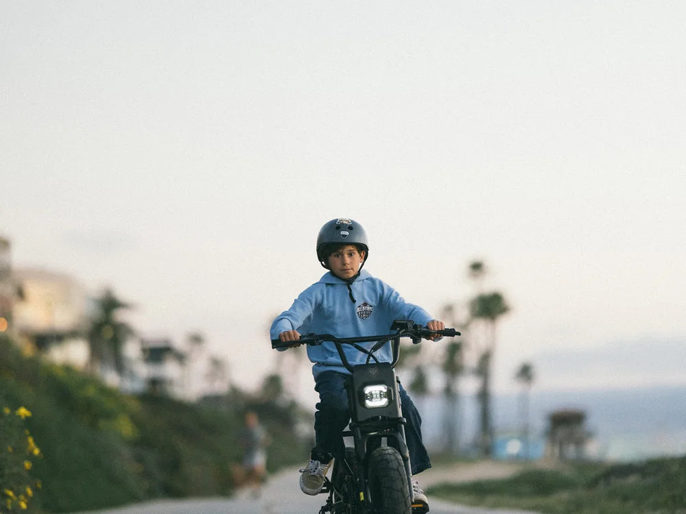 articles/macfox-m16-electric-bike-lifestyle-photo-002.webp