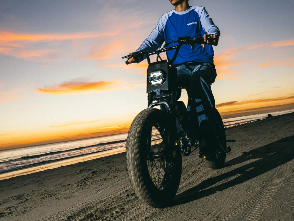 articles/macfox-x1s-black-electric-bike-lifestyle-photo-016.webp