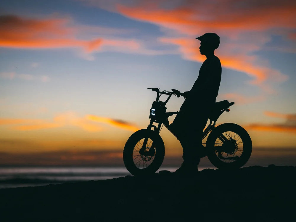 articles/macfox-x1s-black-electric-bike-lifestyle-photo-021.webp