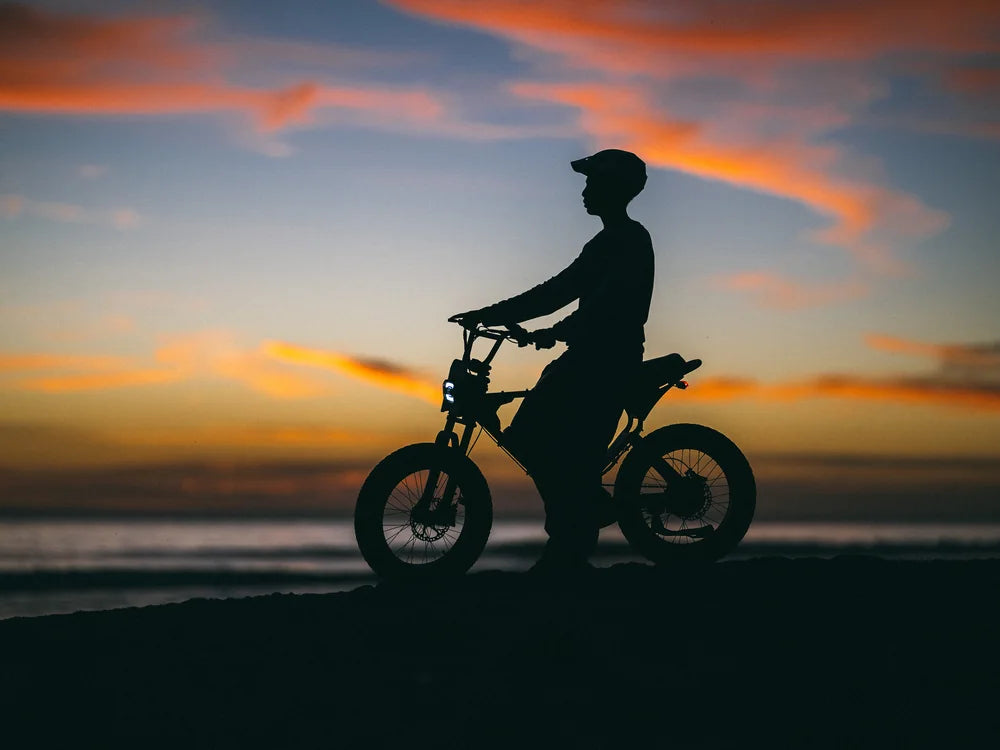 articles/macfox-x1s-black-electric-bike-lifestyle-photo-027.webp