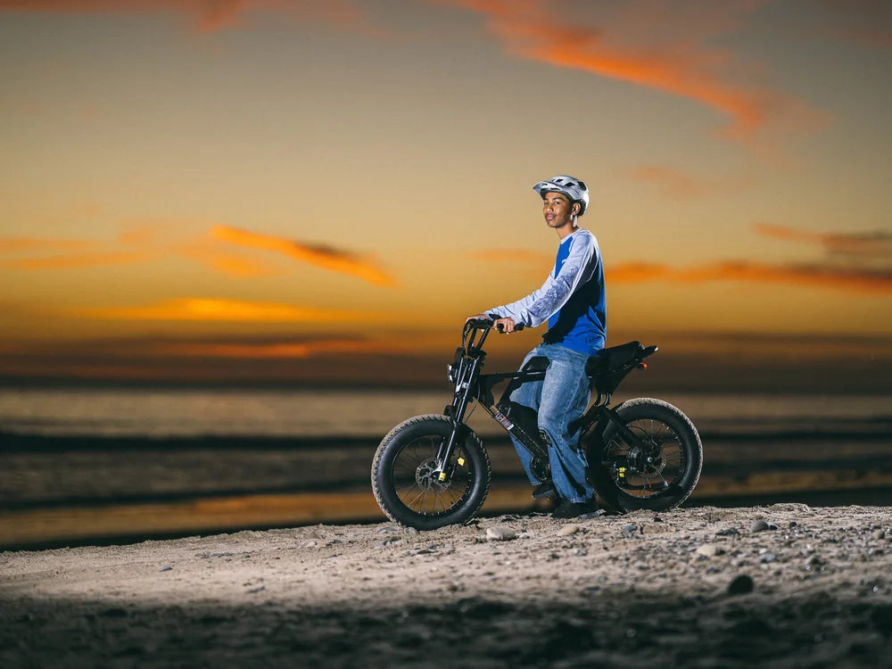 articles/macfox-x1s-black-electric-bike-lifestyle-photo-032_3399a9d7-65a0-4782-b2f3-221a6cd6b97e.webp