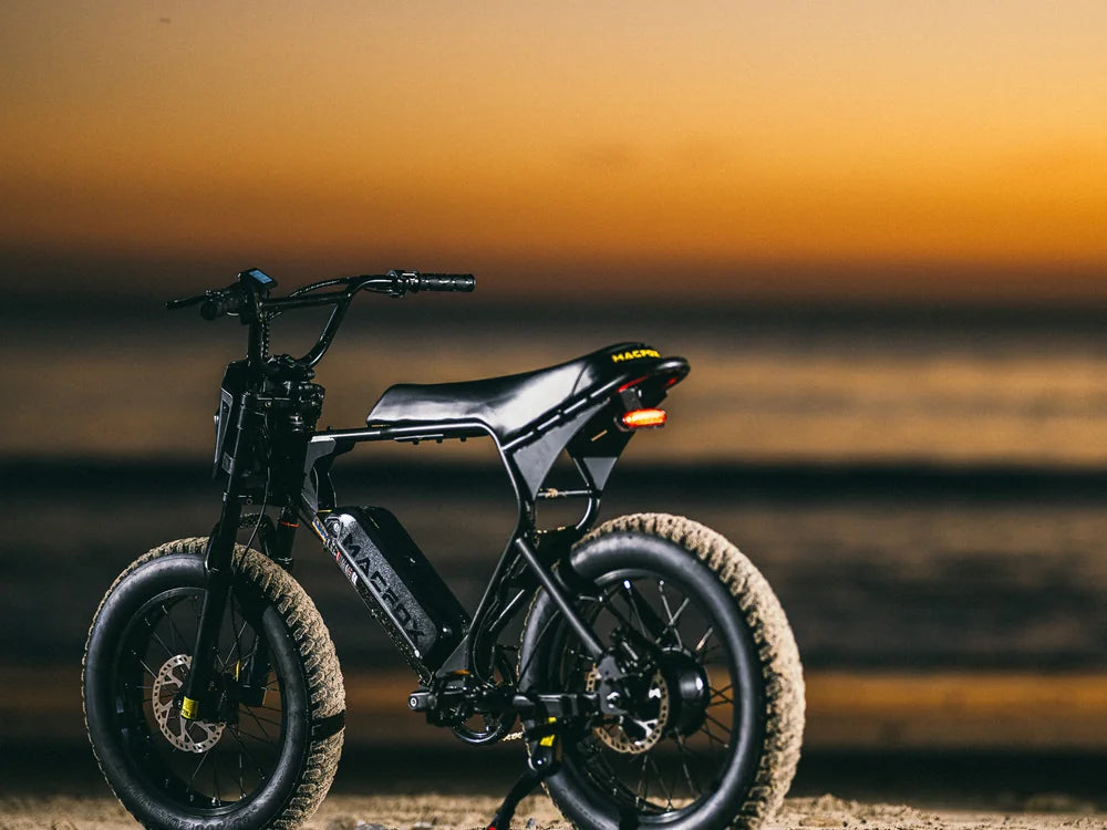 articles/macfox-x1s-black-electric-bike-lifestyle-photo-046.webp