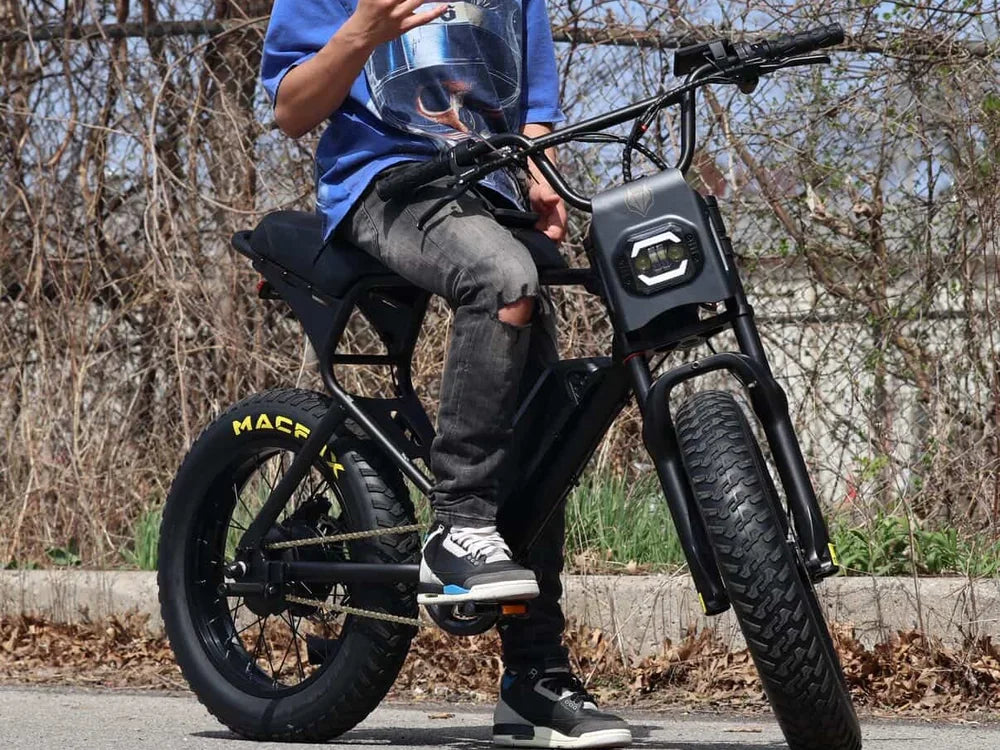 articles/macfox-x1s-black-electric-bike-lifestyle-photo-060.webp