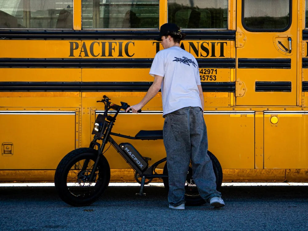 articles/macfox-x7-black-electric-bike-college-student-outdoor-ride-001.webp