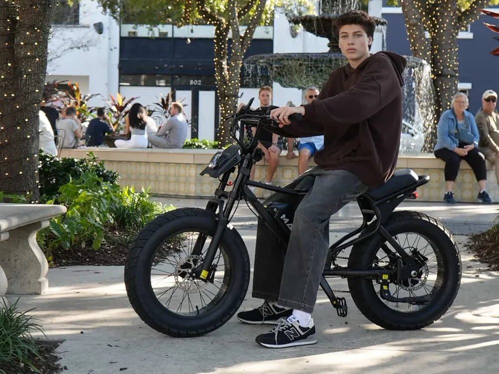 articles/macfox-x7-black-electric-bike-outdoor-ride-004.webp