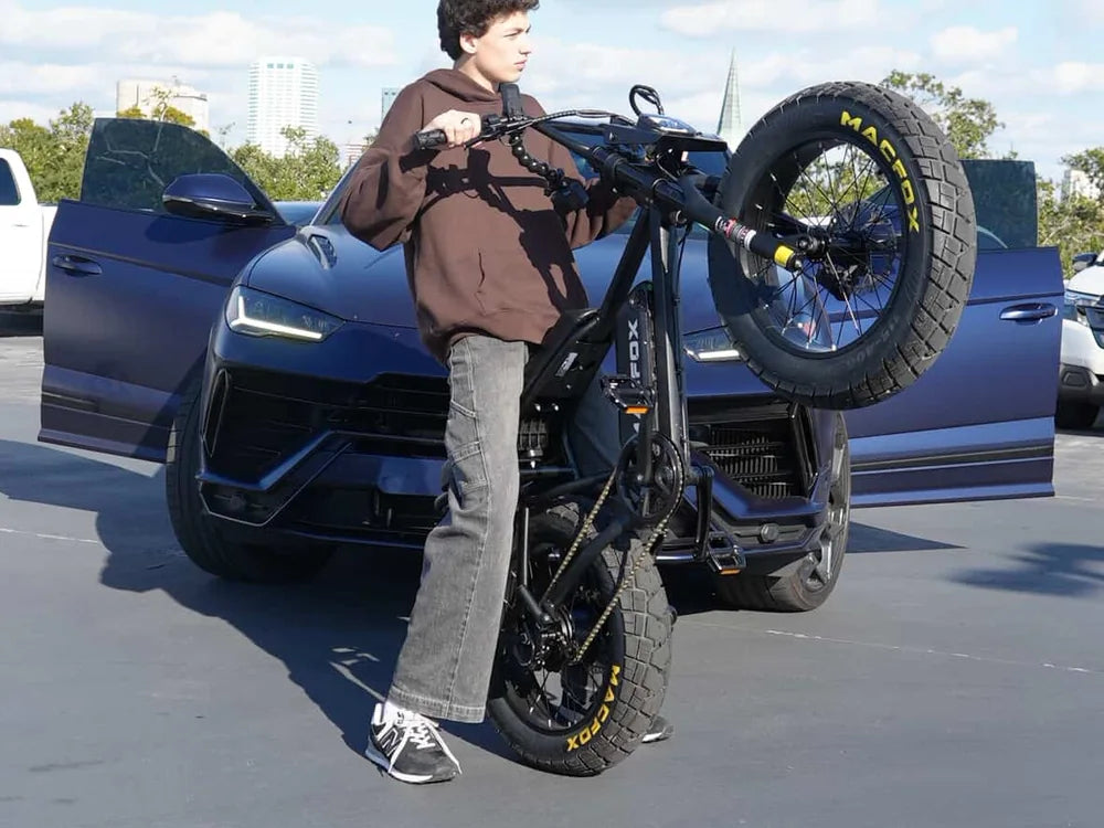 articles/macfox-x7-black-electric-bike-outdoor-ride-007.webp