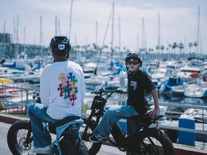 Macfox X7 electric bike in a lifestyle photo.