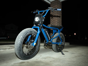 Macfox X7 electric bike in a lifestyle photo.